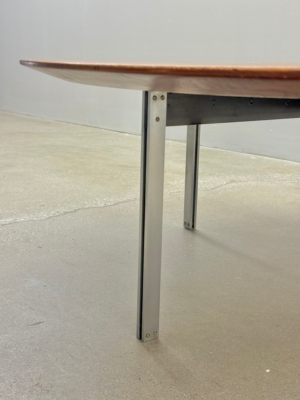 Table leg with a metal base on a concrete floor