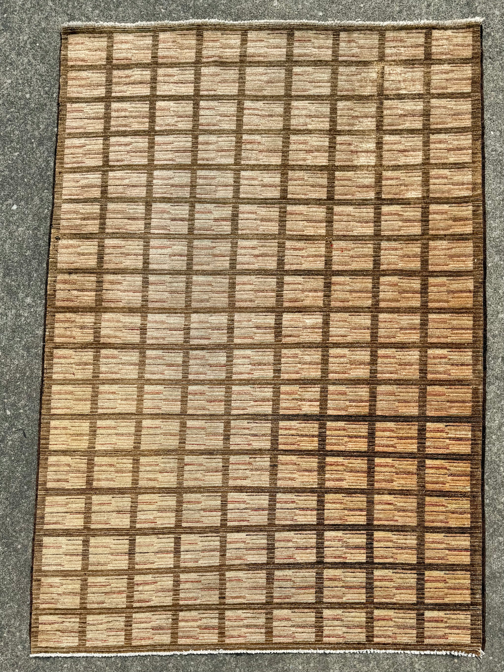 Rectangular rug with a grid pattern Contemporary Gabbeh Rug made in Afghanistan 