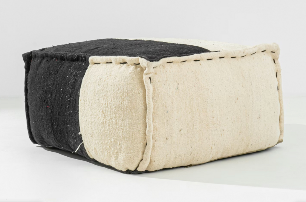 Oversized pouf in white and black fabric. large stitching